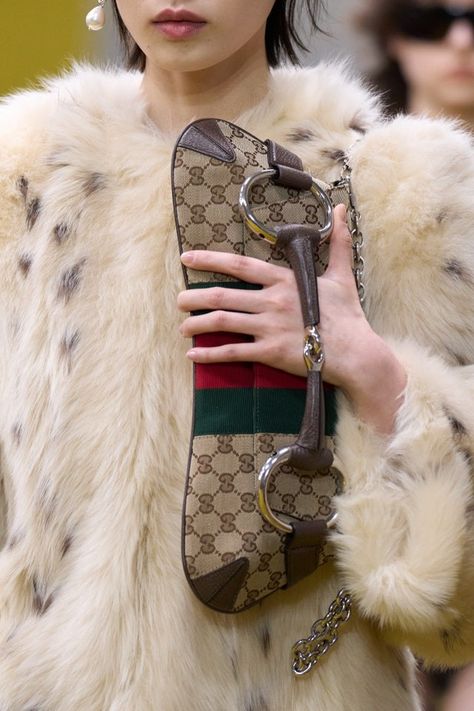 Gucci Fall 2023 Gucci Spring, Antonio Marras, Guccio Gucci, Gucci Horsebit, Milano Fashion Week, Handbag Heaven, Large Shoulder Bags, Best Bags, Fall 2023