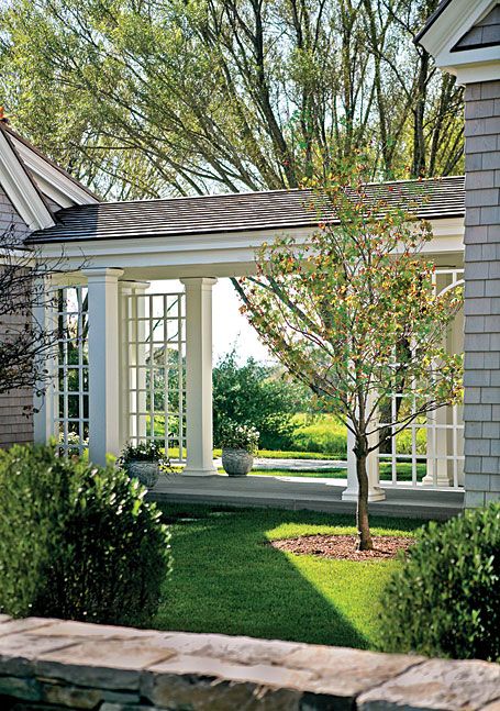 Pretty breezeway - more than just a walkway - it is its own outdoor area.  You could do something in that area that is different from the rest of the yard (like the gravel patios that I like but can't find a place to use). Diy Breezeway, Breezeway House, Free Standing Pergola, Pergola Diy, Century Farmhouse, Attached Garage, Have Inspiration, Top Ideas, Diy Pergola