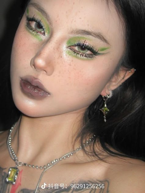 Faerie Makeup, Funky Makeup, Alt Makeup, Ethereal Makeup, Green Makeup, Dope Makeup, Eye Makeup Designs, Fairy Makeup, Creative Eye Makeup