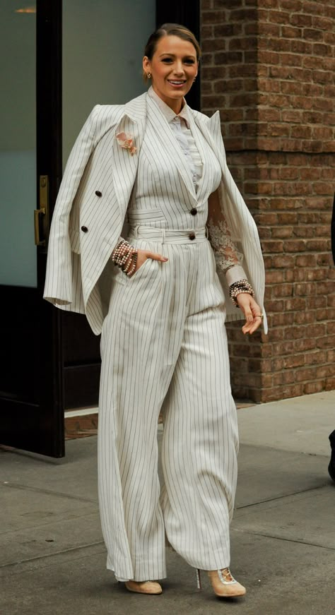 Blake Lively Blazer Outfit, White Pinstripe Suit Women, White Pinstripe Blazer Outfit, Stripe Suit Woman, Long Line Blazer Outfit, Pin Stripe Outfit, Pin Stripe Suit Women, Pin Stripe Blazer Outfit, Ascot Outfits Women