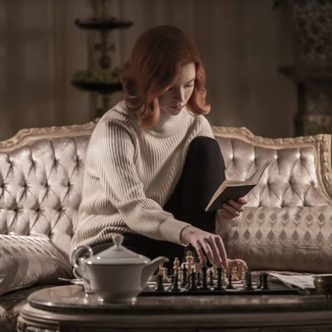 Queen Gambit, Beth Harmon, The Queen's Gambit, Audrey Hepburn, Chess Board, The Queen, Chess, Queen, Reading