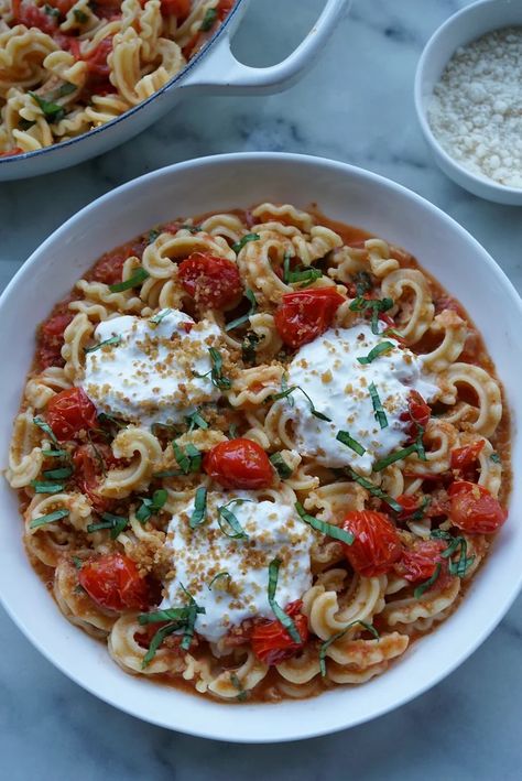 Roasted Tomato Basil Pasta, Cascatelli Pasta Recipes, Italian Stracciatella Soup, Pasta With Stracciatella, Stracciatella Pasta, Stracciatella Recipe, Pasta Cherry Tomatoes Basil, Roasted Garlic Tomato Burrata Caprese, Cherry Tomato Pasta