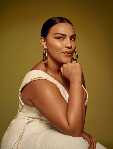 Paloma Elsesser by Thomas Whiteside for Vogue Spain June 2019 Picture Ideas Plus Size, Paloma Elsesser, Vogue Photography, Instagram Picture Ideas, Vogue Editorial, Soft Glam Makeup, Portrait Photography Women, Vogue Spain, Img Models