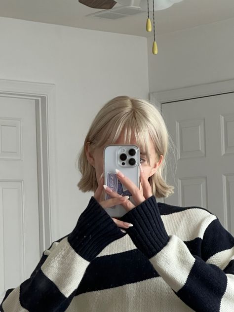 Blond Bob Aesthetic, Blonde Bob Aesthetic, Short Bob Hairstyles Blonde, Short Blonde Hair Aesthetic, Milky Blonde Hair, Bleach Blonde Bob, Dark Blonde Bobs, Short Blonde Bob, Blonde Bob With Bangs