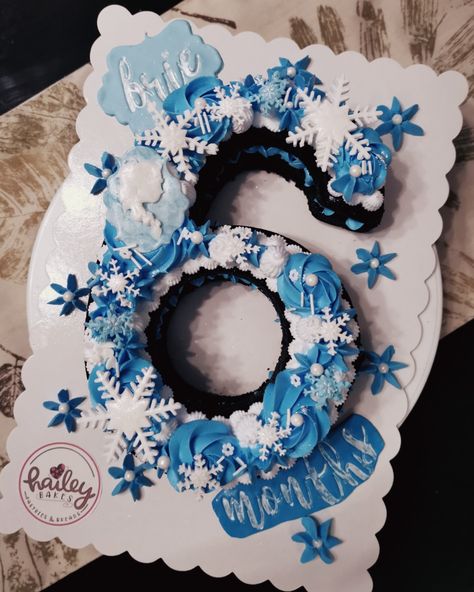 Disney Elsa of Frozen for the cake's the. E Number 4 Cupcake Cake Frozen, Elsa Number Cake, Frozen Number Cake, Cake Frozen Theme, Frozen Elsa Cake Topper, Elsa Cake Toppers, Elsa Party, Cake Frozen, Olaf Cake