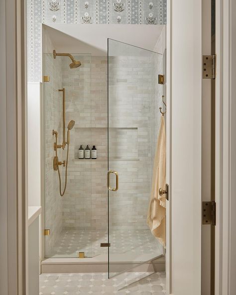 Mcgee Bathrooms, Ashley Montgomery, Bathroom Tub Shower Combo, Tile Walk In Shower, En Suite Shower Room, Bathroom Tub Shower, Japandi Decor, Laundry Bathroom, Bathroom Farmhouse Style