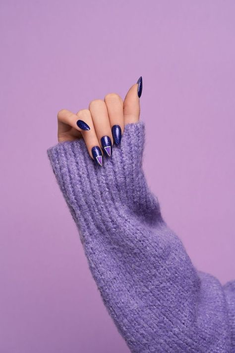 Beauty Post Ideas, Nail Photography, Simple Nails Design, Gel Polish Nails, Winter Manicure, Fall Nail Trends, Indigo Nails, Polish Nails, Hand Photography