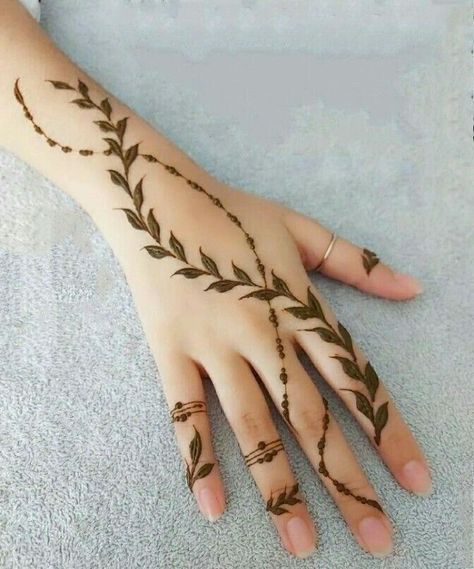 Simple Henna Designs Hand, Small Henna Designs, Easy Henna Designs, Cute Henna Designs, Cute Henna Tattoos, Henna Style Tattoos, Small Henna, Mehedi Design, Tattoo Designs Hand