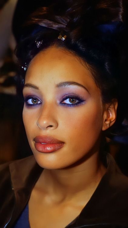 Brandi Quinones Makeup, Brandi Quinones Face, 90s Runway Makeup, 90s Editorial Makeup, Brandi Quinones 90s, 90s Makeup Looks Black Women, 90s Makeup Looks, Zeudi Araya, Chilli Tlc