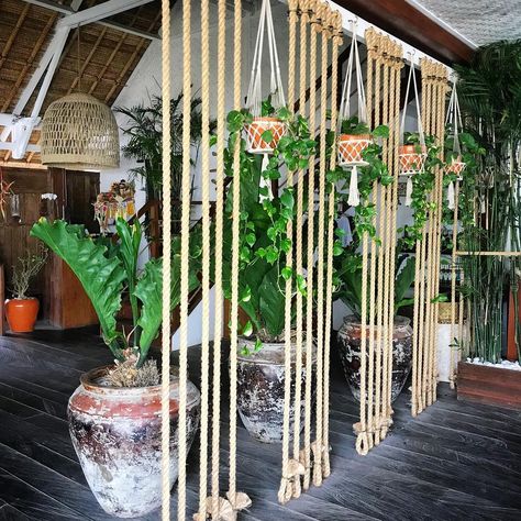 Space Separator Ideas, Rope Room Divider, Hanging Plant Room Divider, Room Divider Plants, Macrame Studio Space, Rope Partition Ideas, Rope Partition, Creative Room Dividers Rope, Room Separator Ideas