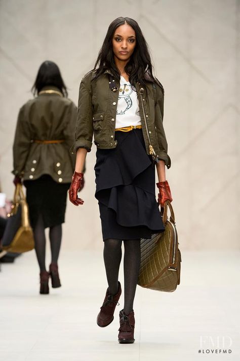 Olive Green Outfit, Burberry Skirt, Canvas Leather Tote Bag, Burberry Tote, Owl T Shirt, Jersey Skirt, Burberry Prorsum, Green Outfit, Burberry London