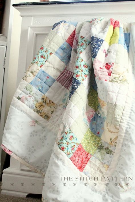 Bright Quilts Modern, Scrappy Quilts Ideas Easy Patterns, Epp Quilt Patterns, Hexi Blanket, Quilt Themes, Shabby Chic Quilt Patterns, Heart Patchwork, Charm Quilts, Shabby Chic Quilts