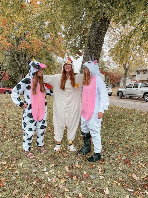 Onsie Halloween Costume Trio, Animal Onesie Halloween Costumes, Onsies Ideas Girl Halloween Teen, Trio Halloween Costumes Onesie, Duo Halloween Costumes Onesies, Halloween Costumes Comfy, Halloween Costume Onsie, Halloween Costumes Onesies, Couple Onesies