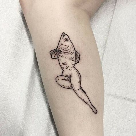 Girl Back Tattoos, Kunst Tattoos, Fish Tattoo, Weird Tattoos, Mermaid Tattoo, Funny Tattoos, Aesthetic Tattoo, Dream Tattoos, Dope Tattoos