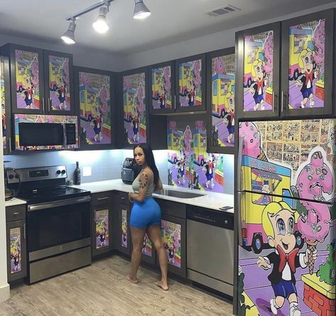 Baddie Decor, Decorating My First Apartment, Graffiti Room, Ideas Para Cuarto, Baddie Bedroom, Girl Apartment Decor, Glam Bedroom Decor, Nike Box, Hypebeast Room