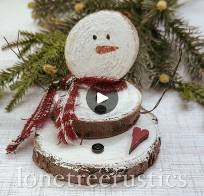 Wood Slice Snowmen, Wood Slice Snowman Diy, Wood Slice Crafts Christmas, Wood Slice Diy, Diy Melting Snowman, Log Snowman, Wood Slice Snowman, Primitive Gingerbread Men, Christmas Crafts Diy Decoration