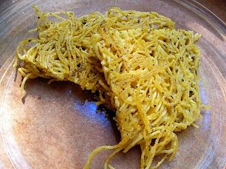 spaghetti pancake Spaghetti Pancakes Recipes, Pancakes With Sprite, Pancake Spaghetti, Eggs In Spaghetti Sauce, Spaghetti Squash Pancakes, Fried Spaghetti And Eggs, Spaghetti Noodles, Making Lunch, Breakfast Of Champions