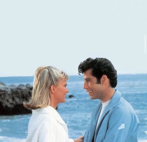 Summer loving 🩱 80’s Couple, 90s Movie Couples, 80s Celebrity Couples, 80s Movie Couples, Grease Aesthetic, Mama Mia Movie Scenes, Sandy And Danny, Grease Movie, Grease Is The Word