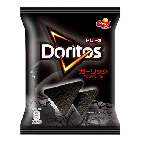 Doritos Black Garlic Doritos Flavors, Weird Snacks, Potato Chip Flavors, Black Garlic, Junk Food Snacks, Rainbow Food, Black Food, Cute Snacks, Japanese Snacks