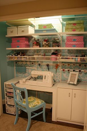 Love this! Sewing Closet, Craft Room Closet, Sewing Desk, Sewing Room Storage, Sewing Spaces, Sewing Room Design, Closet Office, Future Room, Dream Craft Room