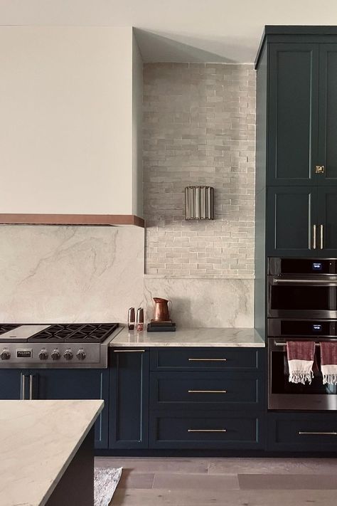 Turn your green kitchen dreams into reality! Finish the space with a Fulgor Milano cooktop, where functionality meets style effortlessly.🌿

📸 via Instagram: @ a.v.a.interiordesign @ bellcabinetryanddesign @ fulgor_milano

Tap to explore Fulgor Milano Cooktops!

#greencabinets #stonebacksplash #customrangehood #rangetop Gas Range Top, Custom Range Hood, Induction Range, Range Top, Stone Backsplash, Green Cabinets, Gas Cooktop, Gas Burners, Cooktops