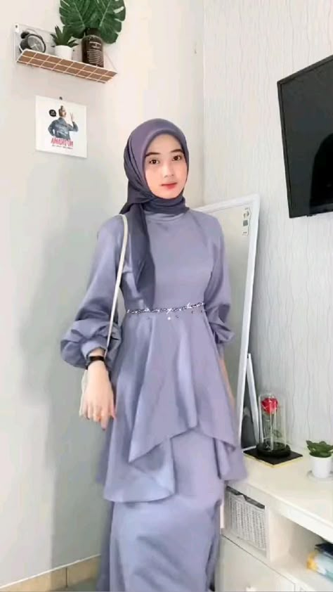 Baju Bridesmaid Modern Hijab, Kondangan Outfit, Dress Muslim Modern, Braidsmaid Dresses, Fesyen Islam, Kebaya Modern Dress, Dress Pesta, Hijab Wedding, Dress Gamis