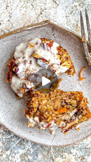 Divya Sharma | Healthy & Easy Recipes on Instagram Oat Cups, On The Go Breakfast, Gooey Bars, Carrot Cake Oatmeal, Plant Milk, Oatmeal Cups, Wholesome Snacks, Muffin Tray, Ooey Gooey