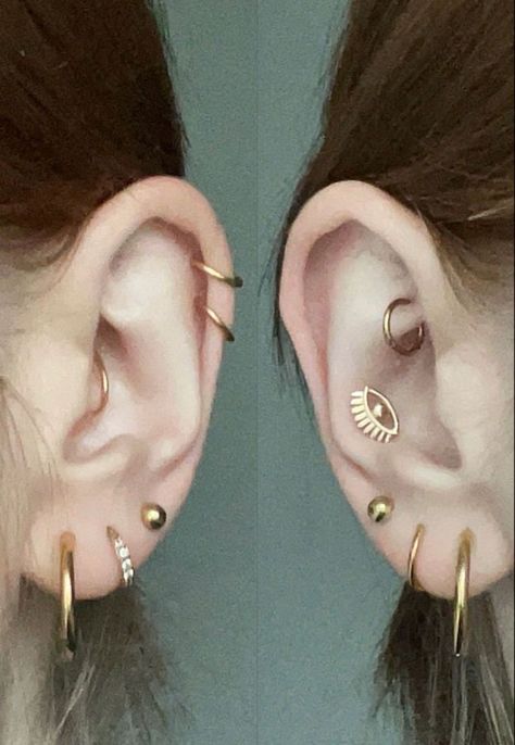 Left Ear Piercing Ideas, Double Helix Piercing Hoop, Piercing Ideas Face, Piercing Combos, Ear Setup, Double Helix Piercings, Double Helix Piercing, Ear Curation, Earring Piercing