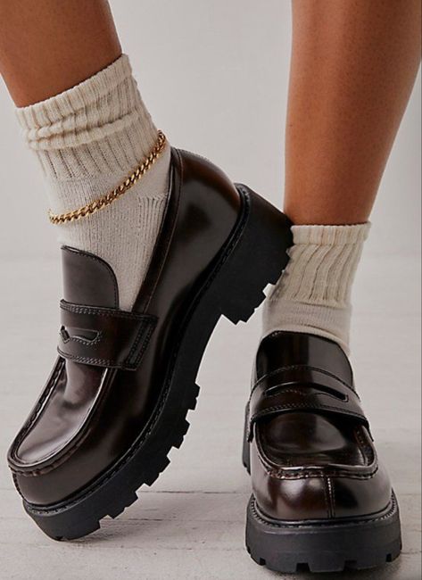 Shirt Dress With Loafers, Steve Madden Lawrence Loafers Outfit, Chunky Leather Loafers, Women’s Platform Loafers, Women’s Chunky Loafers, Platform Penny Loafers, Black Leather Loafers Women, Vagabond Cosmo 2.0, Platform Loafers Outfit Street Styles