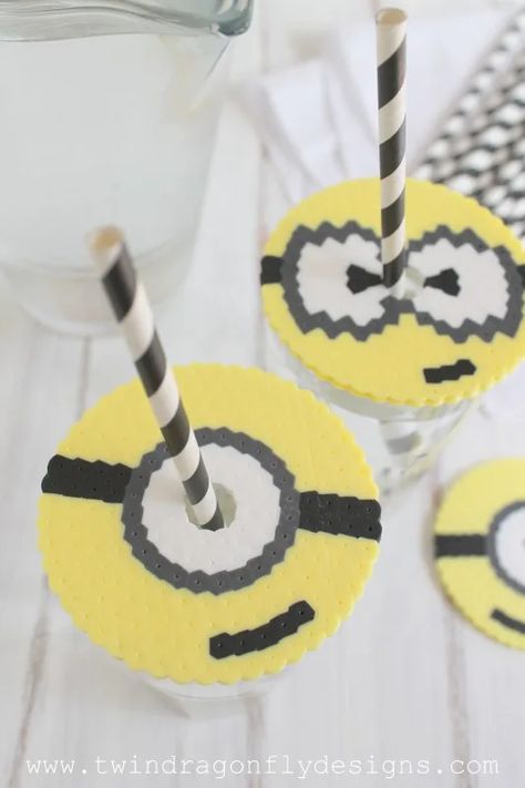 Minion Cup, Minion Cups, Minion Craft, Easy Holiday Cookies, Diy Minions, Diy Craft Ideas, Bead Organization, Dragonflies Design, Iron Beads