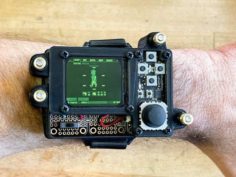 Cool Raspberry Pi Projects, Wrist Computer, Gaming Technology, Pi Computer, Wearable Computer, Pip Boy, Computer Projects, Diy Tech, Tech Diy