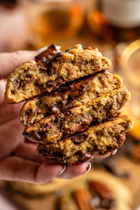 These easy, soft, and gooey bourbon pecan chocolate chip cookies start with bourbon-soaked pecans and are mixed with loads of chocolate chips and the perfect cookie dough! If you love bourbon and chocolate, these are the PERFECT cookies for you! Best Mint Julep Recipe, Trunk Or Treat Decorating Ideas, Bourbon Cookies, Pecan Chocolate Chip Cookies, Coconut Pecan Cookies, Copycat Cookies, Bourbon Chocolate, Julep Recipe, Banana Pecan Bread