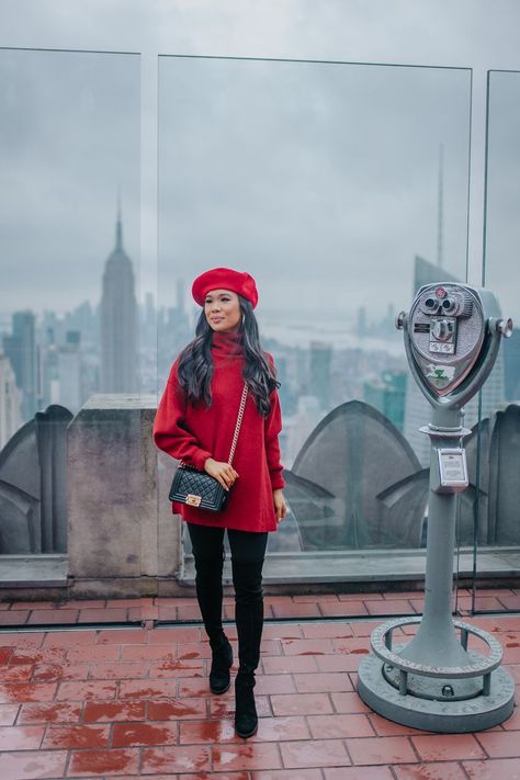 Beret Outfit Winter, Red Beret Outfit, Red Outfit Casual, Styling Leggings, Madrid Outfits, Beret Outfit, Chic Winter Outfit, How To Be More Feminine, Cute Beret