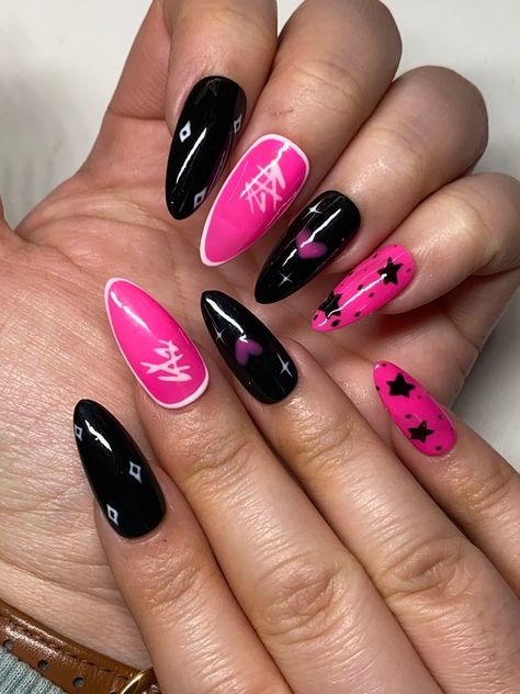 Avril Lavigne Nails, Skz Inspired Nails, Stray Kids Nails Designs, Stray Kids Nail Art, Punk Rock Nails, Ateez Nails, Rocker Nails, Rock Star Nails, Pop Nails