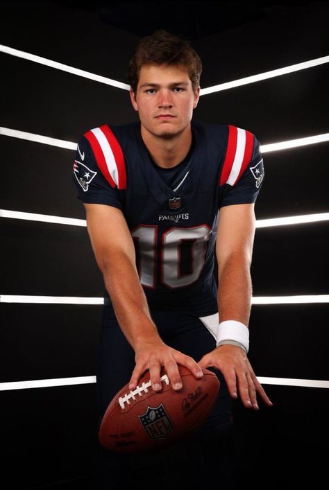 Drake Maye, Patriots Football, Holy Moly, Tom Brady, Locker Room, Sport Football, Football Season, Lacrosse, New England Patriots