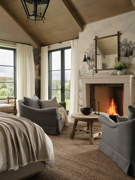 This Country House Is a Master Class in Rustic Modern Design Arizona Cottage, Appalachian Aesthetic, Bridgerton Bedroom, Western Home Decor Ranch Style, Ideas For Headboards, Modern Barn Conversion, Wardrobe Walk In Closet, Master Fireplace, Room Inspo Bedroom