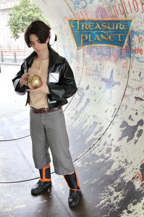 An EXCELLENT Jim Hawkins cosplay. And such a good setting for a photo! Treasure Planet Cosplay, Jim Hawkins Treasure Planet, Jim Hawkins, Awesome Cosplay, Epic Cosplay, Disney Cosplay, Casual Cosplay, Treasure Planet, Cosplay Tips