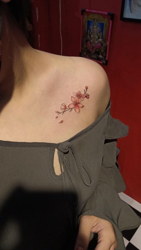 Cute Tattoo On Collar Bone, Collarbone Red Tattoo, Peony Tattoo Collar Bone, Floral Tattoo Collar Bone, Asymmetrical Collar Bone Tattoo, Clavicle Flower Tattoo, Collar Bone Tattoo Color, Collet Bone Tattoo Women, Collar Bone Tattoo Unique