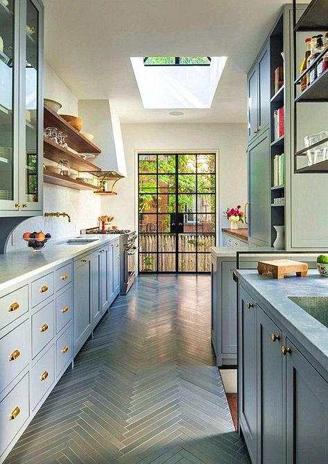 Long Kitchen Ideas, Narrow Kitchen Design, Long Narrow Kitchen, Kitchen Diner Extension, Terrace Kitchen, Galley Kitchen Design, Kitchen Styles, Long Kitchen, Narrow Kitchen