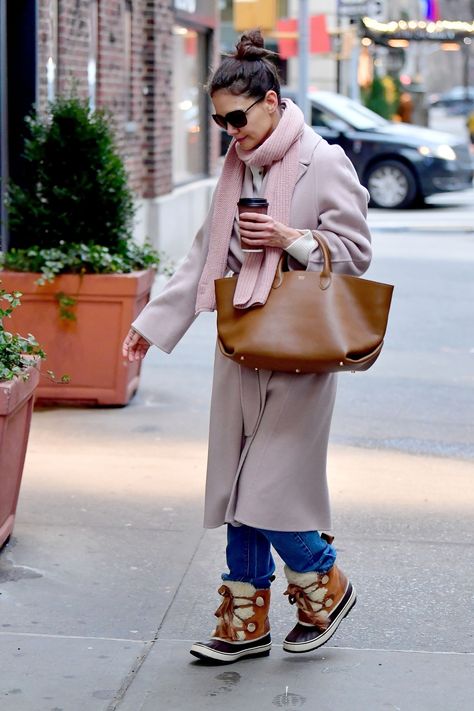 New York City December, Katie Holmes Style, Philip Treacy Hats, Sensible Shoes, Chloe Boots, Jimmy Choo Boots, Winter Boots Outfits, Cold Weather Outfit, Sorel Boots