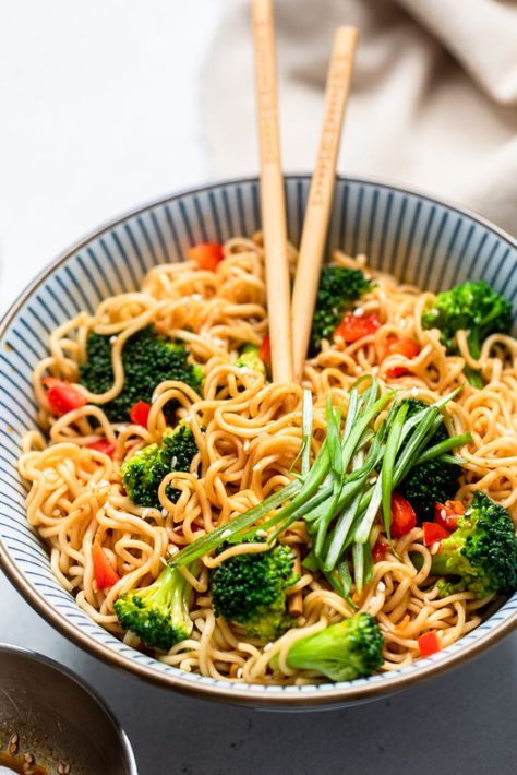 Low Sodium Noodle Recipes, Low Sodium Ramen Noodle Recipes, Vegan Noodle Recipes, Vegan Noodles Recipes, Meals Summer, Vegan Broccoli, Vegan Noodles, Clean Foods, Ramen Recipe