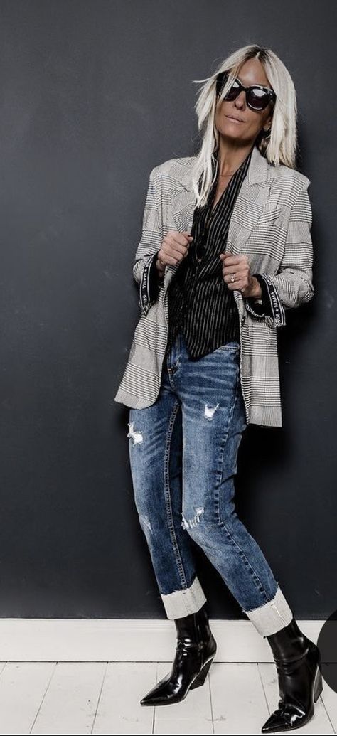 Edgy Older Women Fashion, Business Edgy Outfits, Grunge Mama Style, Casual Day Drinking Outfit, Fashion For Women Over Fifty Over 50, Rock Chick Style Over 40, Boho Rocker Chic Style, Casual Edgy Outfits, Edgy Outfits For Women