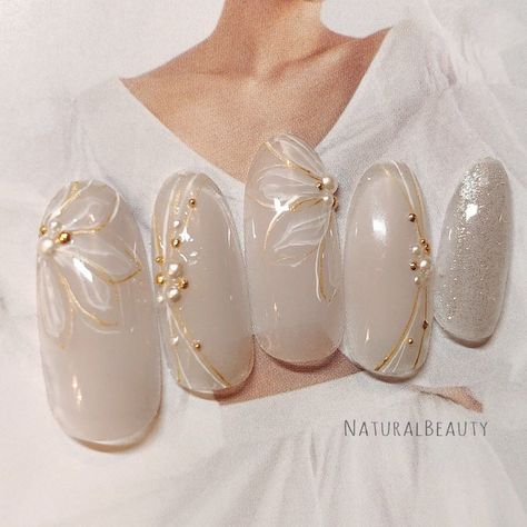 White And Gold Nail Ideas, Japanese Nail Design, Bridal Nails Designs, Bridal Nail Art, Art Deco Nails, Beauty Nails Design, Gold Nail, Blush Nails, Pretty Nail Art Designs