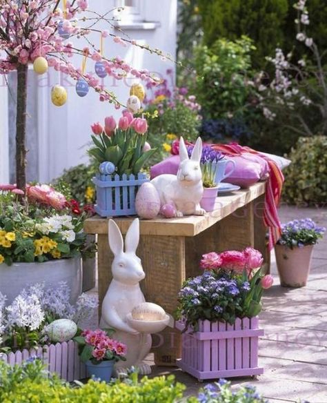 20 Prettiest Easter Gardens For Spring This Year | HomeMydesign Easter Decorating Ideas Front Porches, Bunny Backdrop, Easter Floral Decorations, Easter Yard Decorations, Easter Outdoor, Easter Display, Easter 2024, Easter Event, Easter Specials