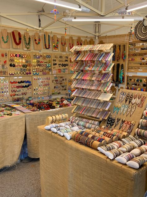 Bracelet Display Ideas, Craft Stall Display, Jewelry Display Booth, Happy Birthday Niece, Wooden Jewelry Display, Stall Display, Craft Market Display, Craft Fairs Booth, Craft Booth Displays