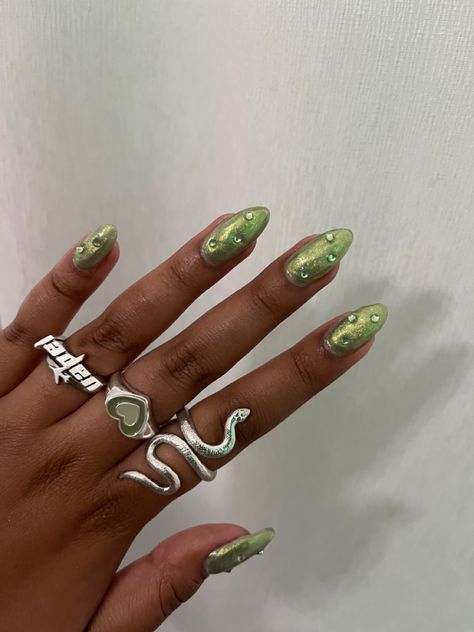 Peridot Colored Nails, Green Chrome Square Nails, Green Chrome Nail Designs, Tiana Nails Princess, Pastel Green Chrome Nails, Brat Green Nails, Green And Pink Nail Ideas, Blue And Green Aura Nails, Green Nails With Pearls