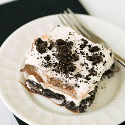 Oreo Layer Dessert, Layer Dessert, Oreo Cheesecake Recipes, Layered Desserts, Easy No Bake Desserts, Special Desserts, Oreo Dessert, Pudding Desserts, Piece Of Cake