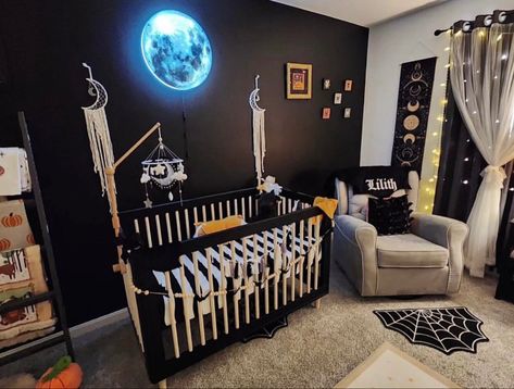 Horror Room Ideas, Spooky Nursery, Goth Room Ideas, Horror Room, Gothic Baby, Dark Home Decor, Horror Decor, Goth Home, Dark Home