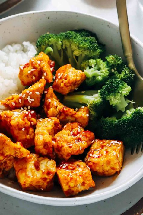 The Best Orange Garlic Tofu (easy + gluten-free) - Making Thyme for Health Orange Tofu Recipe, Gochujang Tofu, Orange Tofu, Tofu Bowls, Garlic Tofu, Eggroll In A Bowl, Vegan Beef, Vegetable Fried Rice, Curry Noodles