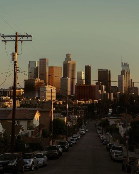 Suburban America Aesthetic, City Of Angels Aesthetic, East Los Angeles Aesthetic, Los Angeles 80s, Los Angeles Buildings, Los Angeles Cityscape, Los Angeles Aesthetic, Nostalgia Aesthetic, Oakland California